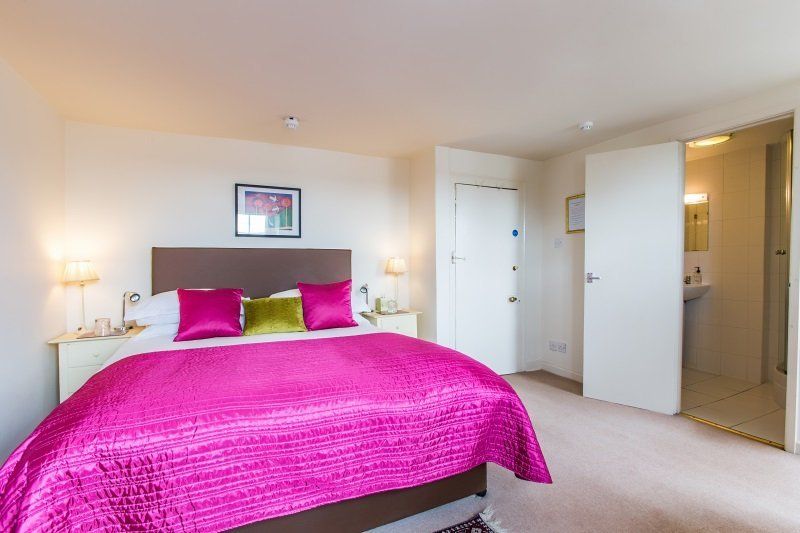 B&B Double Room Accommodation Chipping Sodbury, Bristol