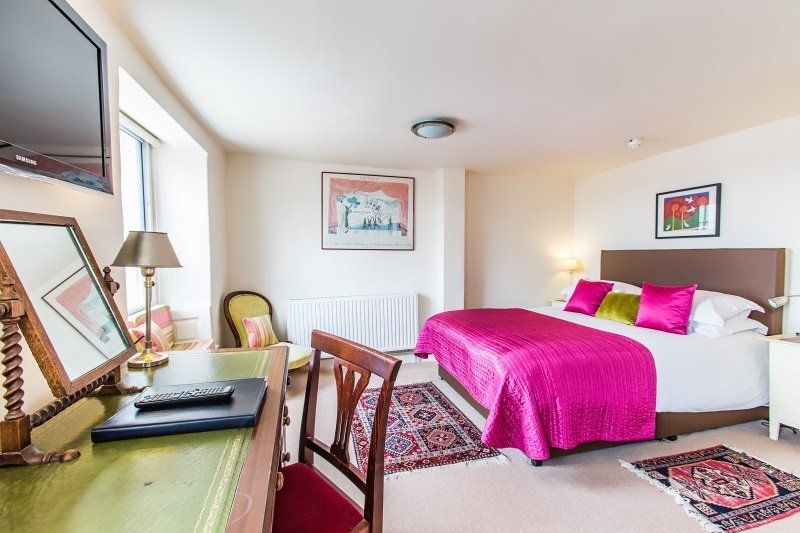 B&B Double Room Guest Accommodation Chipping Sodbury, Bristol