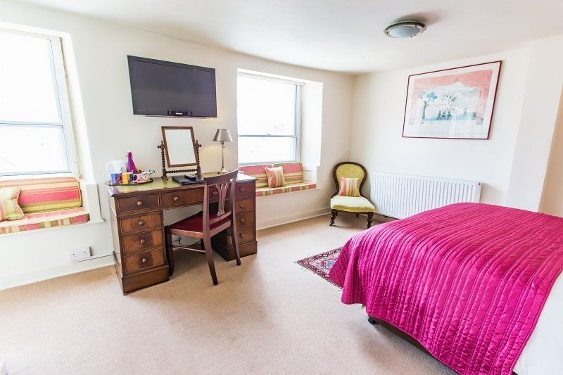 B&B Double Room Guest Accommodation Chipping Sodbury, Bristol