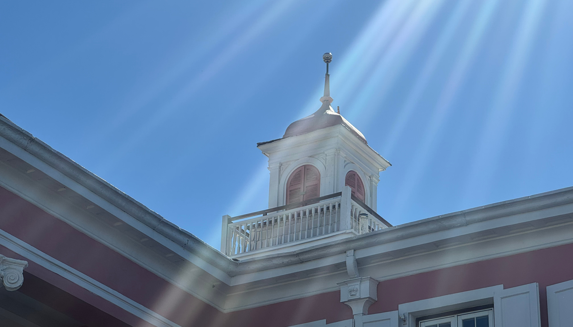 CMCE device installed on cupola of Governor's House in Nassau
