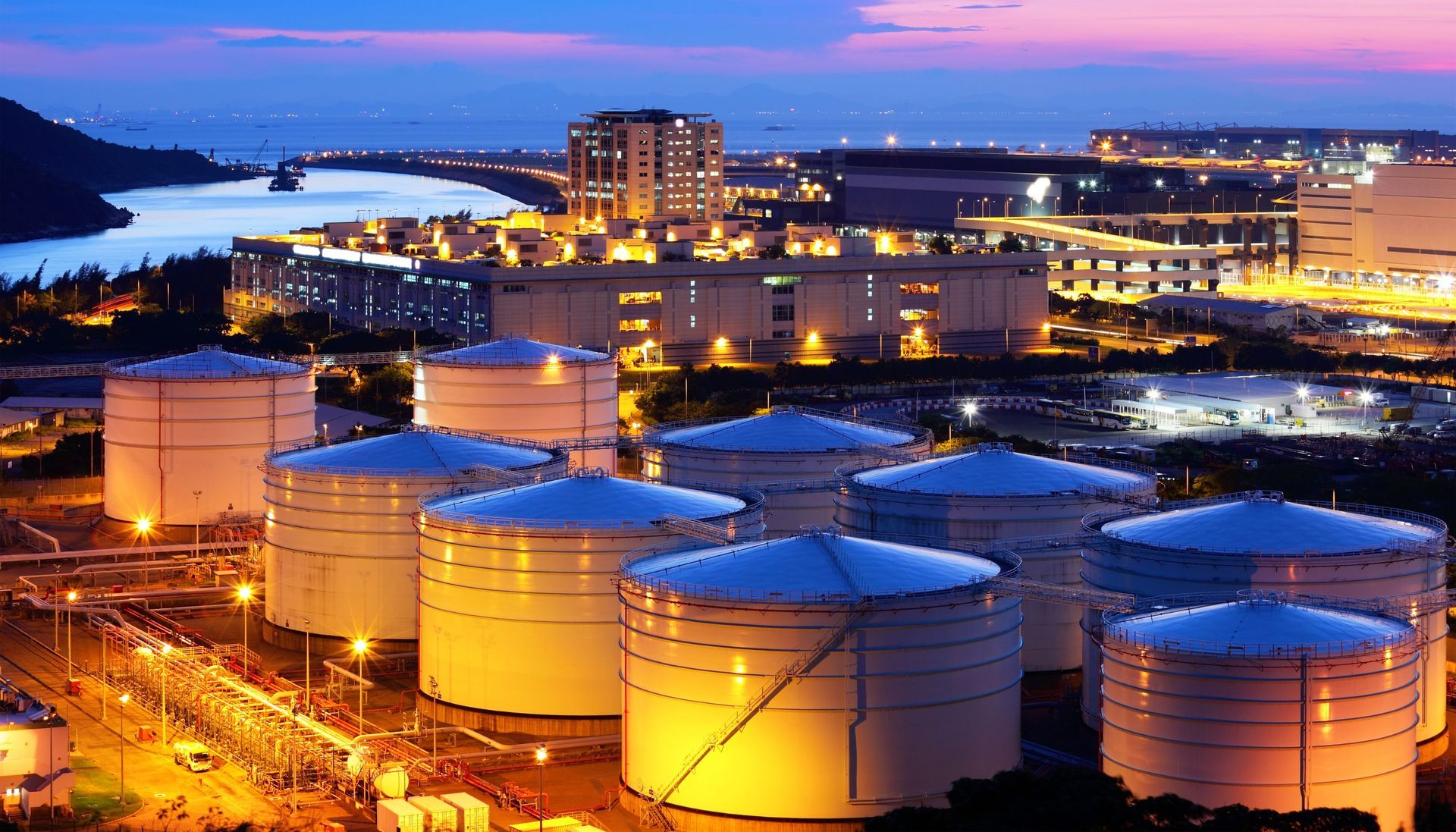 Oil storage tank facility