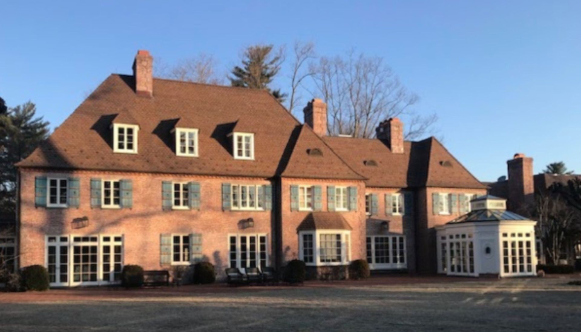 A large house with a lot of windows and chimneys