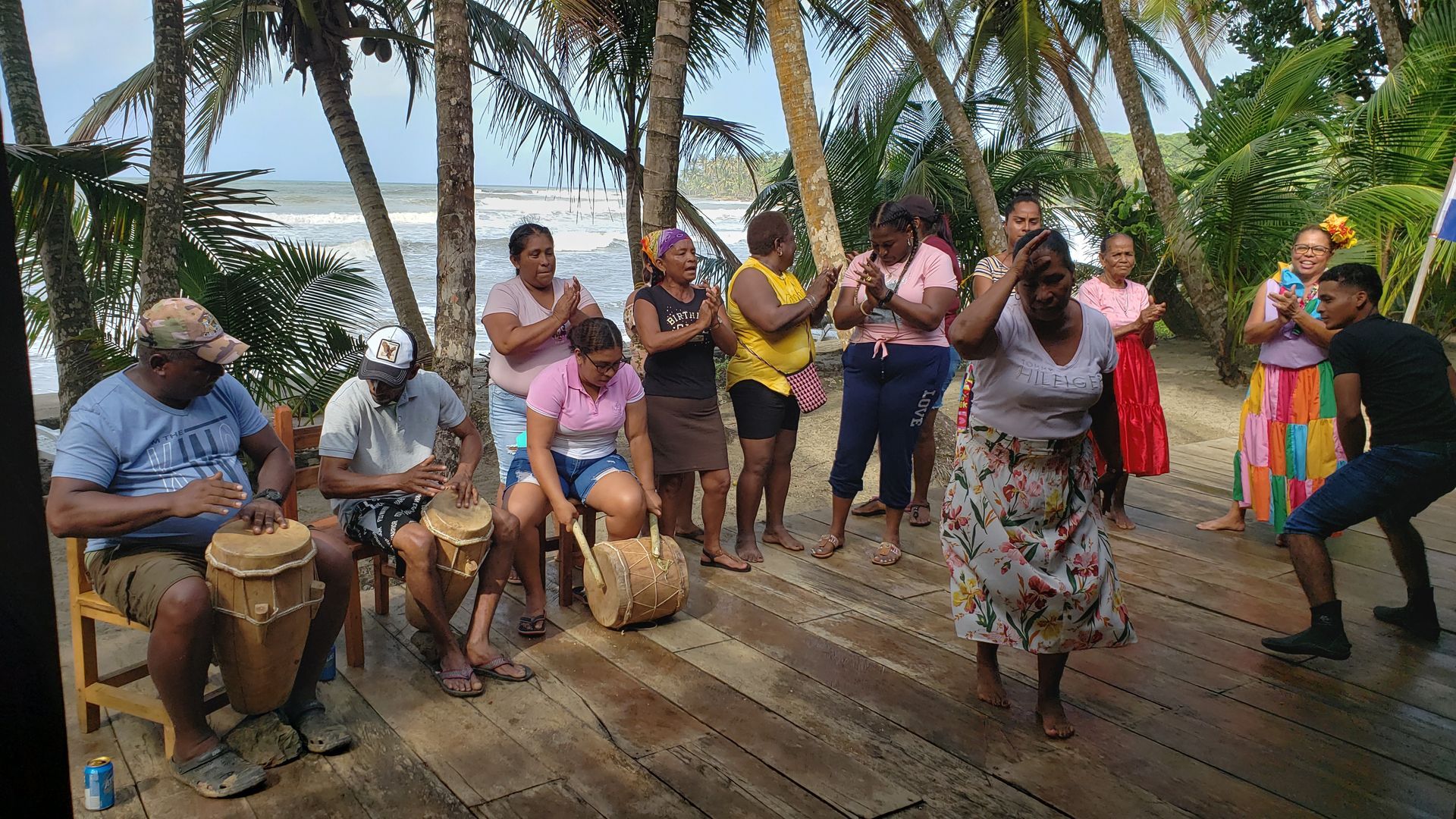 authentic Panamanian music and dancing experiences at camaroncito ecoresort and beach