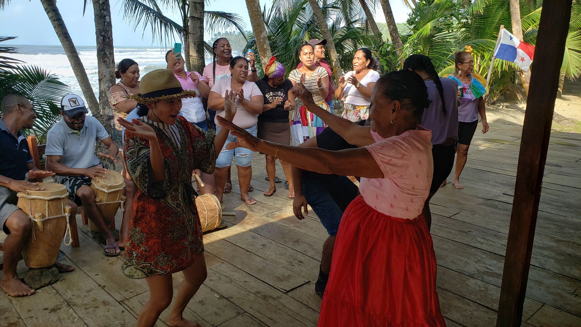 authentic Panamanian music and dancing experiences at camaroncito ecoresort and beach