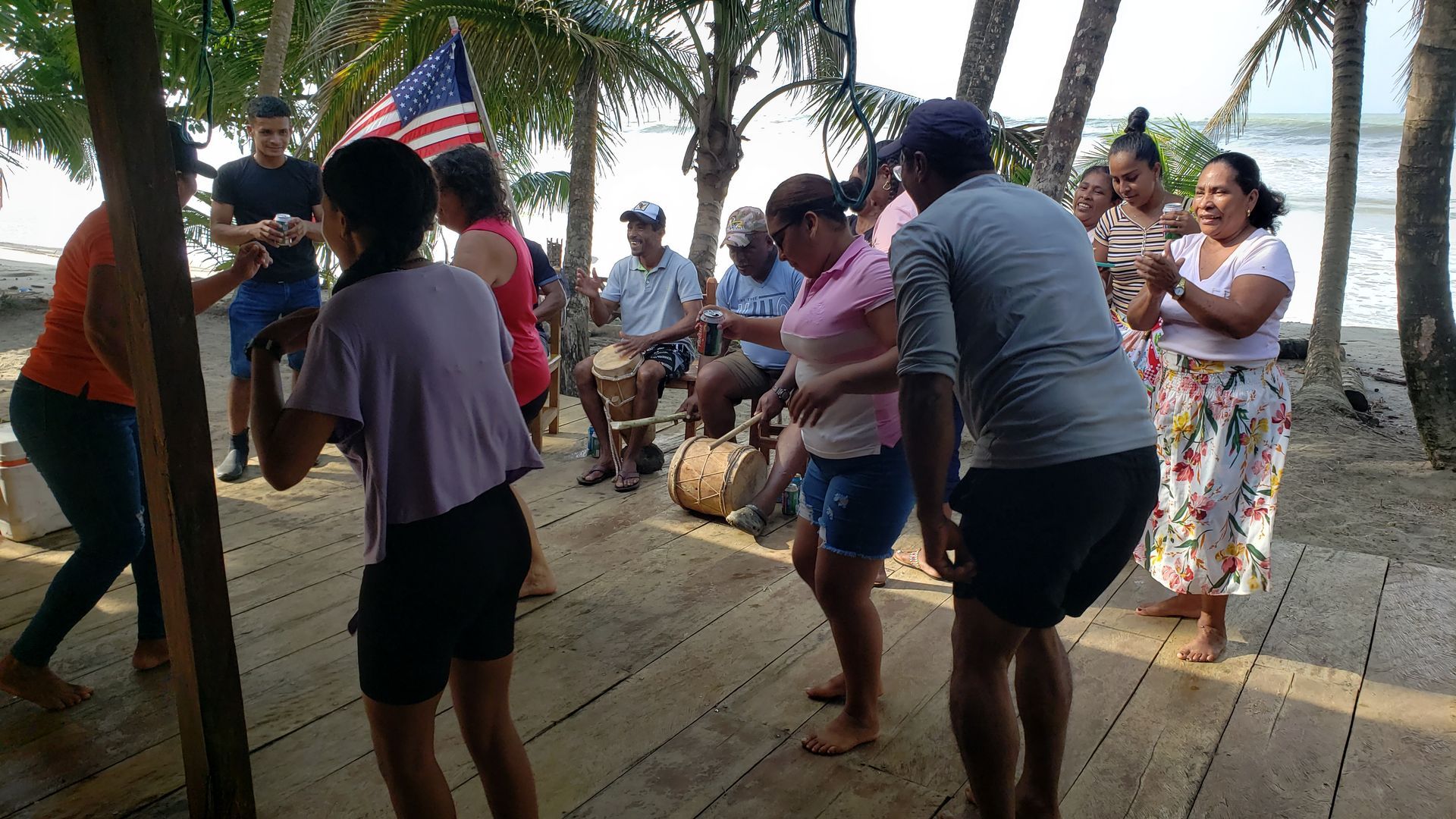 authentic Panamanian music and dancing experiences at camaroncito ecoresort and beach