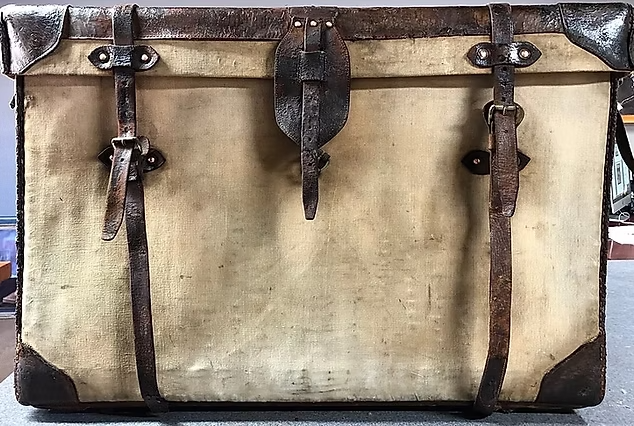Pony Express Trunk