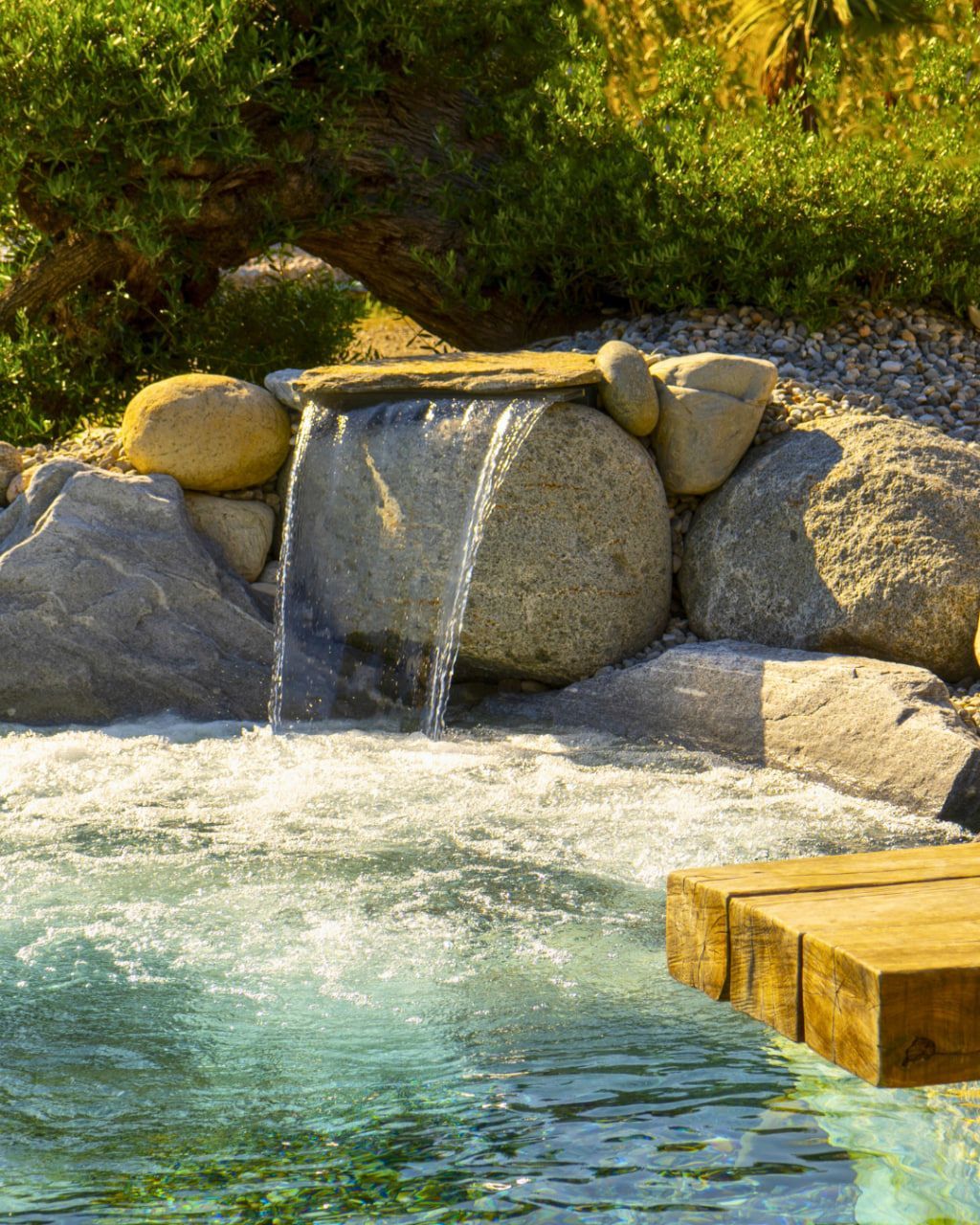 cascata da giardino realizzata da Rocks Design