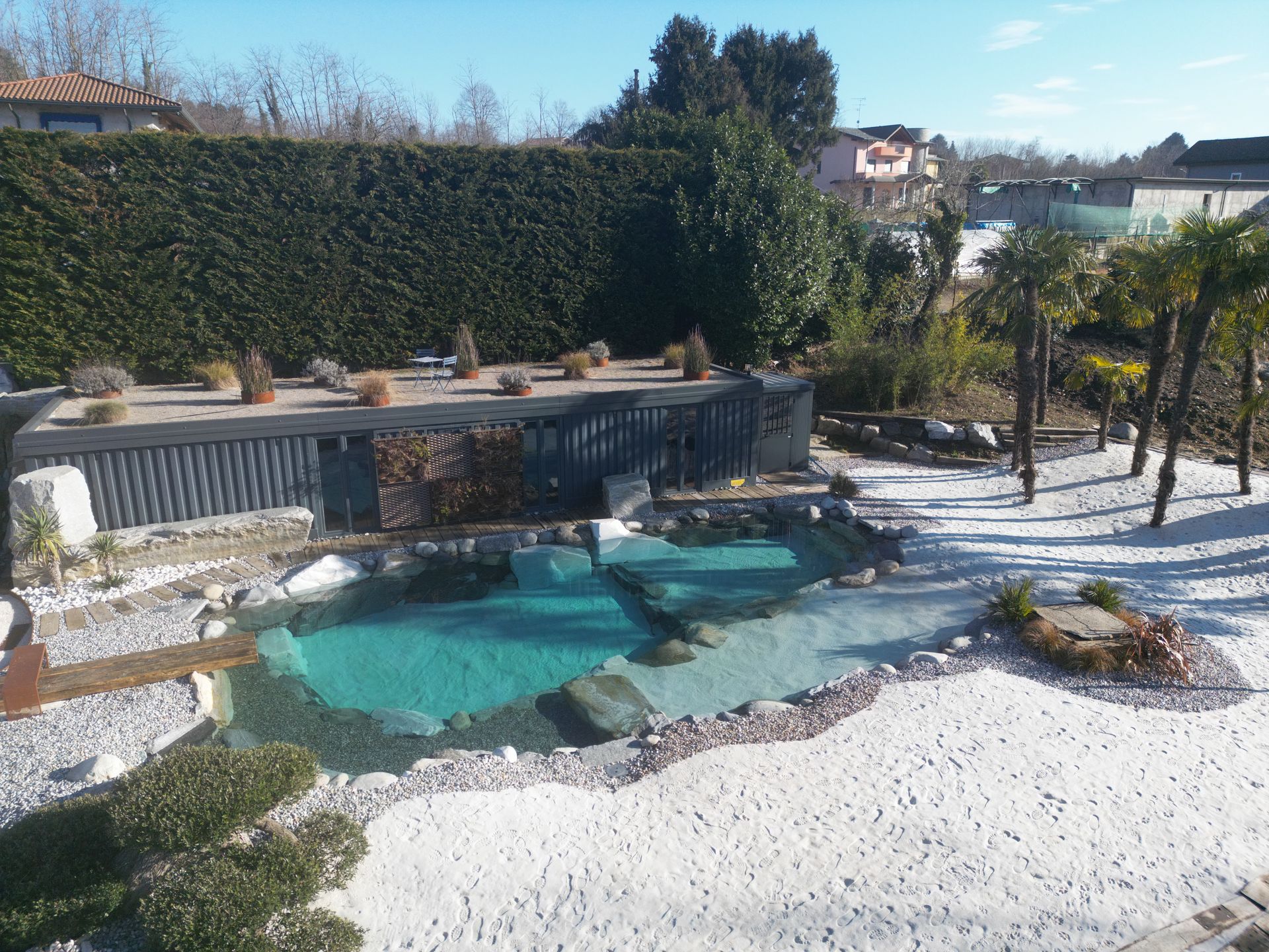 piscina naturale modello Caraibi con sabbia