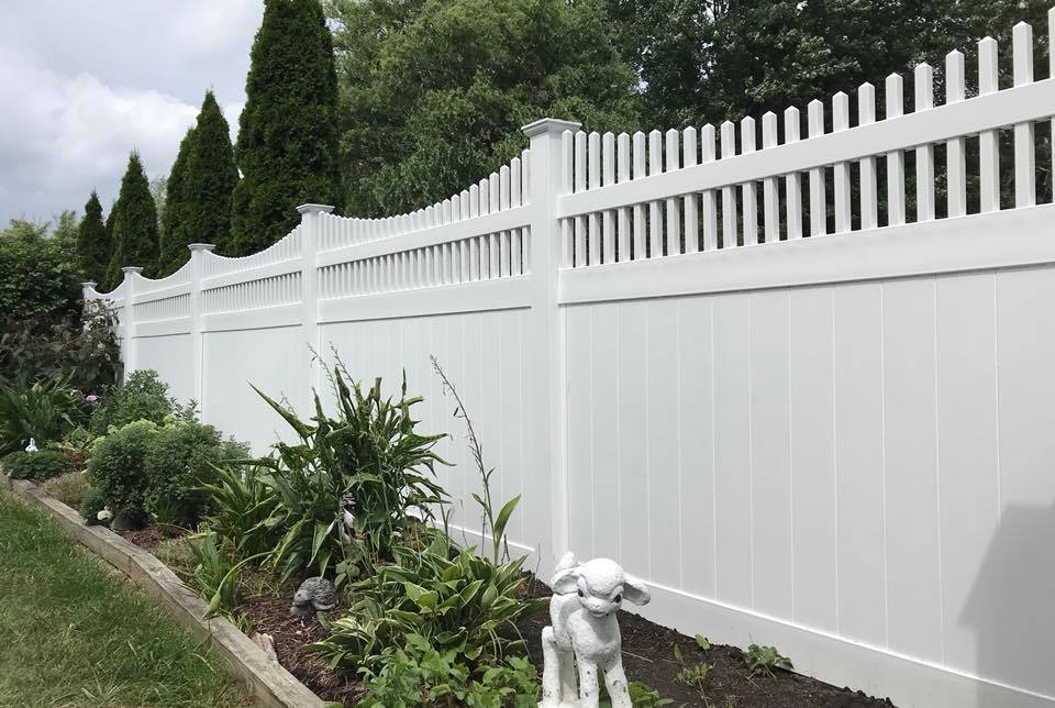 Backyard Vinyl Fence — Mentor, OH — Shannon Fence