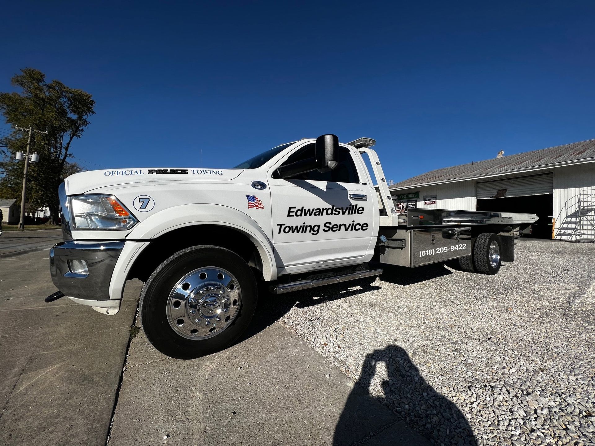 a white tow truck from edwardsville towing service