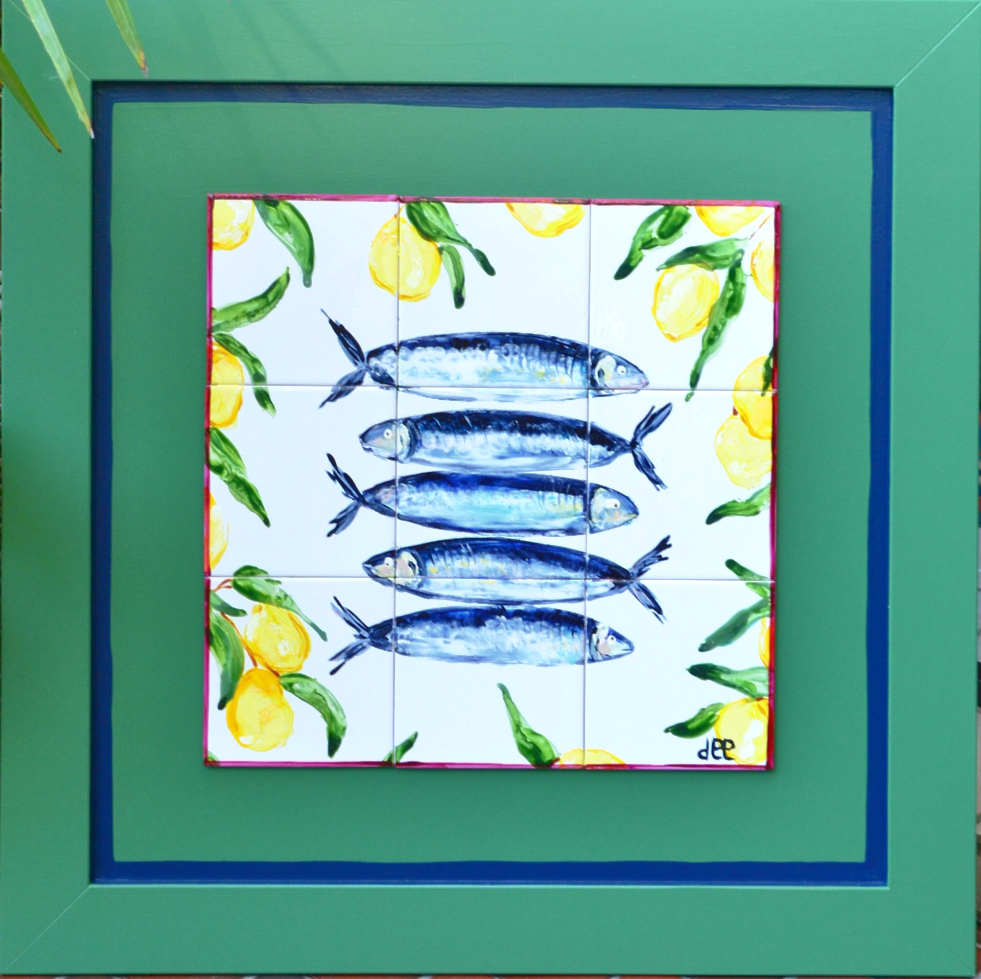 Tegeltableau vis goudvis spetters handbeschilderde tegeltjes afgebakken in oven keukendecoratie wanddecoratie keukendesign interieur kleurrijkwonen. tegeltableaus, tegelkunst, tegeltjekunst, wandtegels, handbeschilderde tegels.