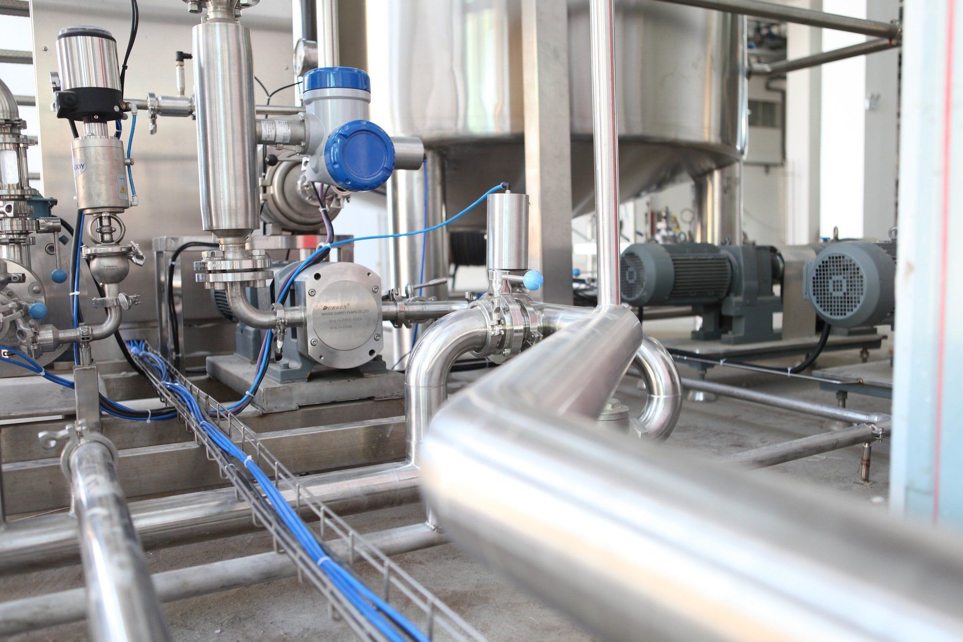 Liquid bottle filling