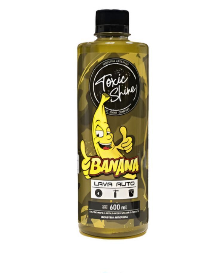 Botella de lavado de autos “Toxic Shine Banana”, con un gráfico de plátano sonriente y fondo de camuflaje.