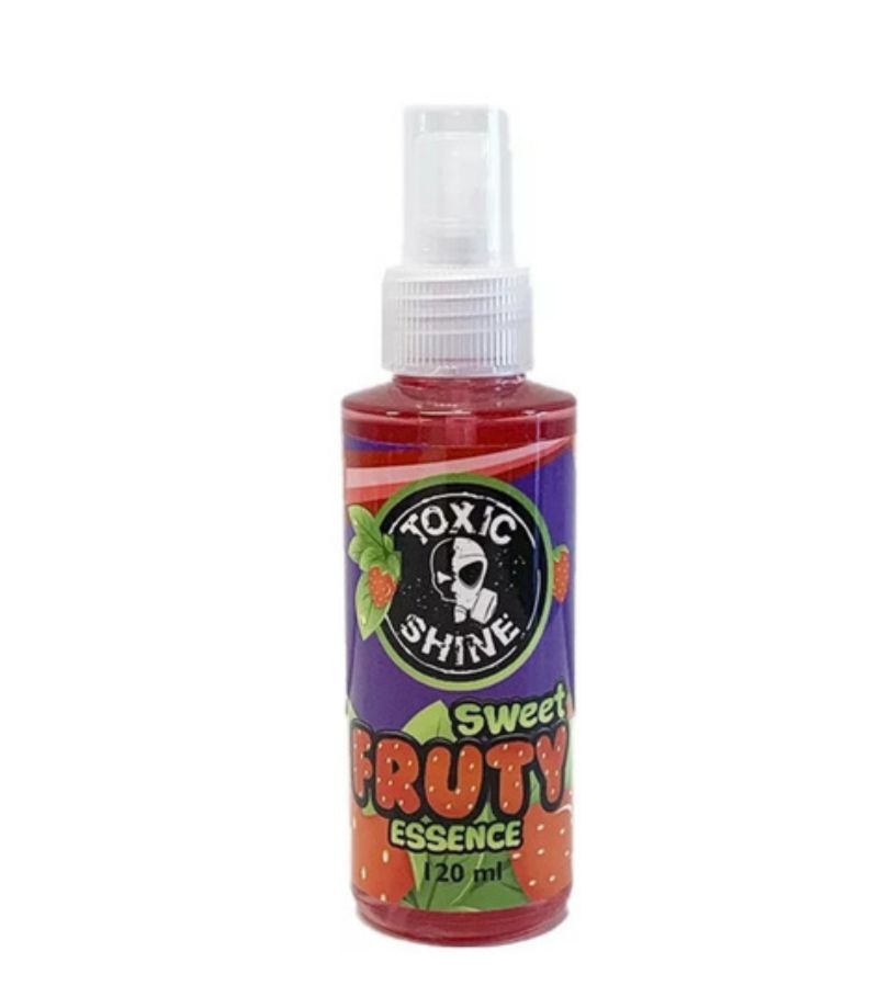 Botella de spray Toxic Shine Sweet Fruity Essence, líquido rojo, etiqueta morada con gráficos de fresa, bomba blanca.