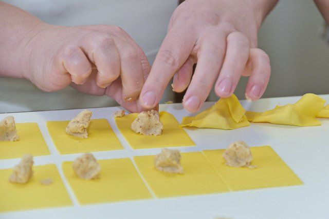 Preparazione ripieno dei casoncelli