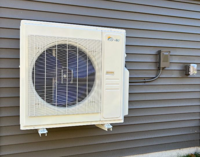 A professional mini-split heat pump and air conditioner installation in Worcester County by Comfort Pros.