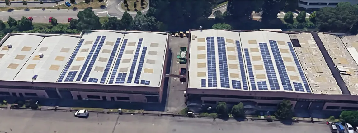 Azienda IMGT visione aerea con visione pannelli fotovoltaici
