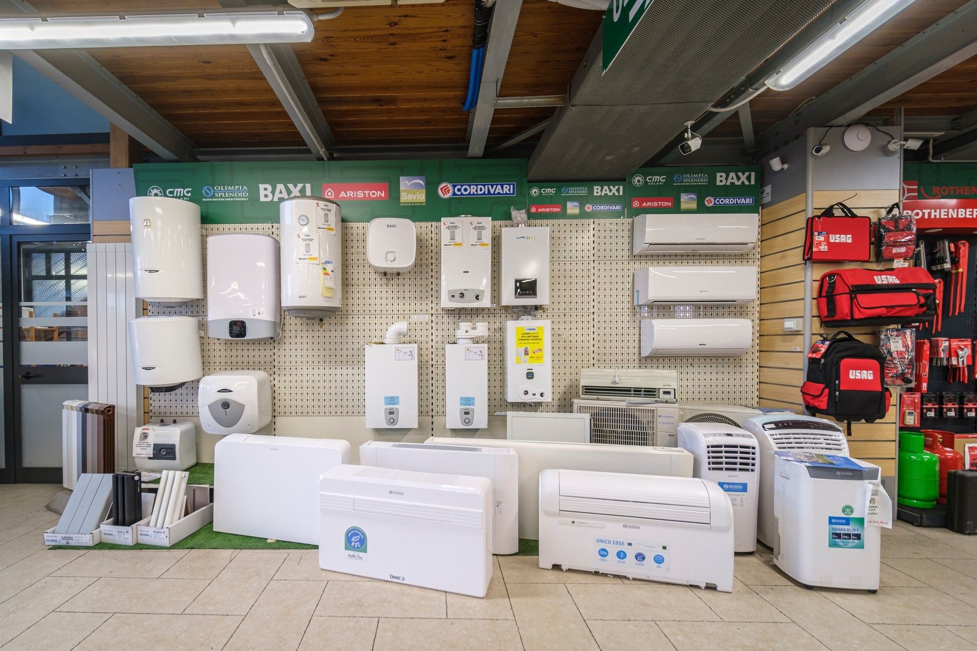 Interno del negozio, impianti e manutenzione termoidraulica e
idraulica
