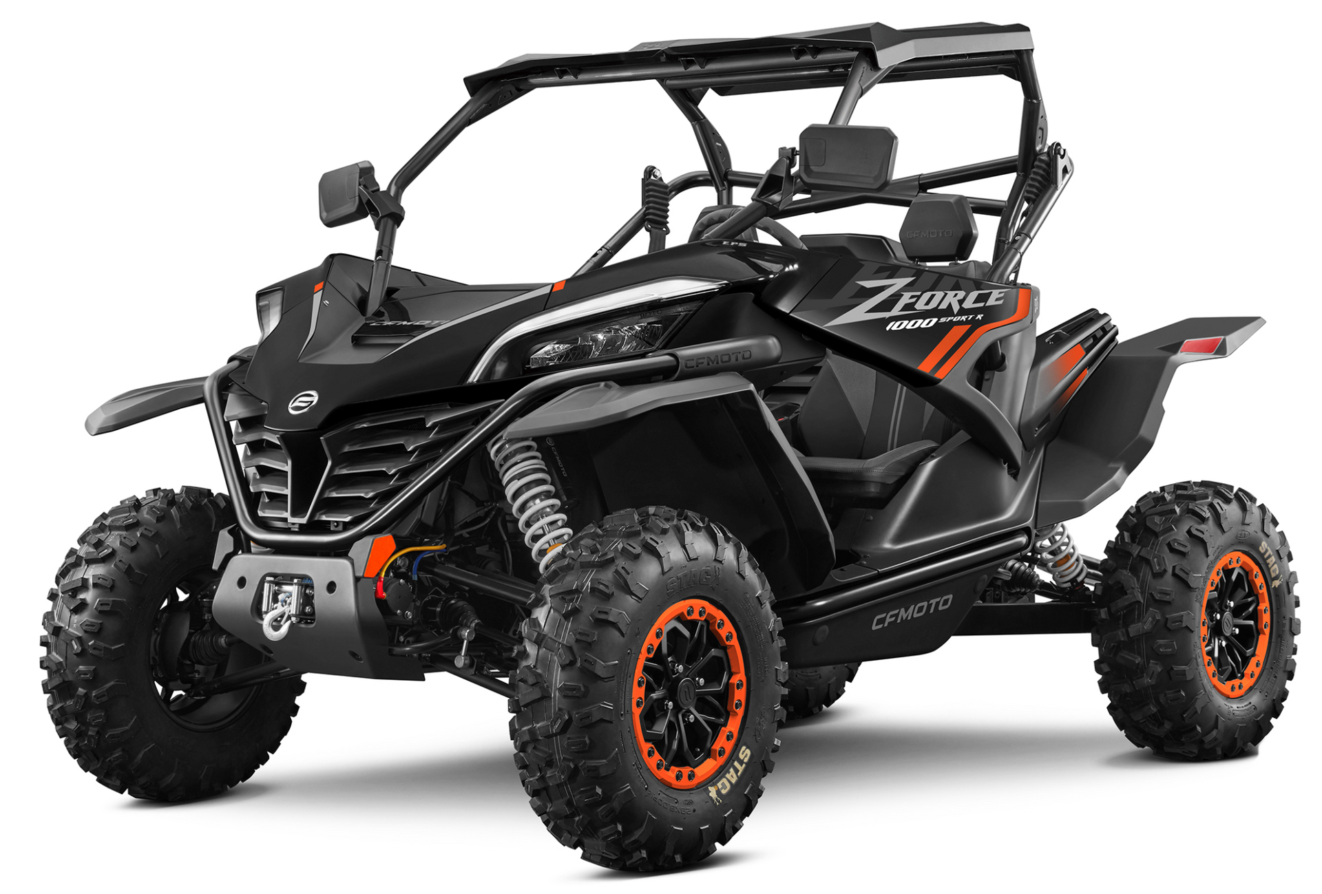 Veicolo fuoristrada side-by-side CFMOTO ZFORCE nero e arancione con pneumatici di grandi dimensioni.