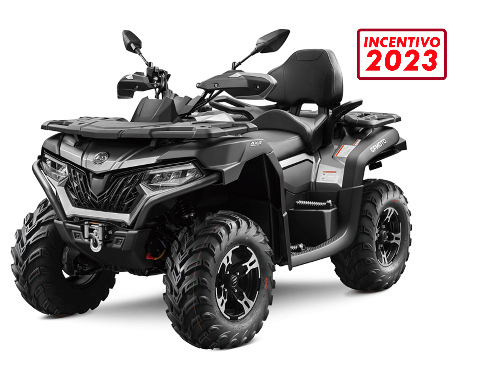 Quad nero con pneumatici di grandi dimensioni e etichetta 