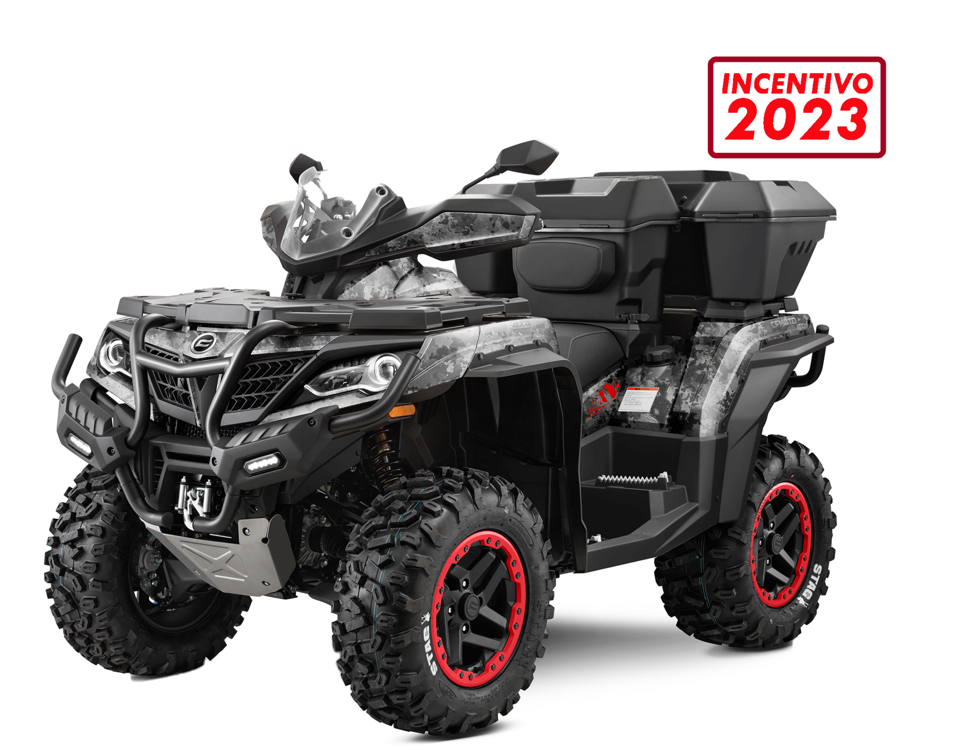 ATV nero e grigio con cassoni di carico e cerchi con dettagli rossi. Adesivo Incentive 2023 nell'angolo.