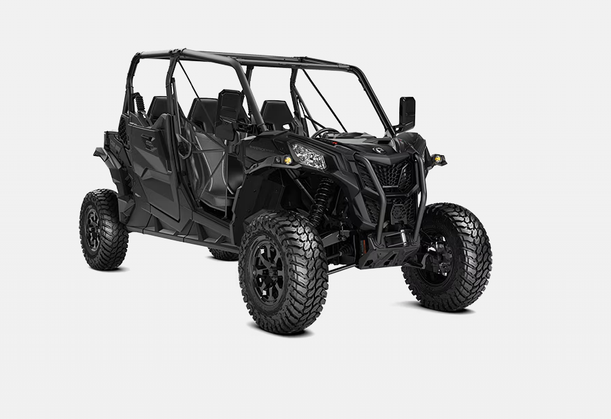Veicolo fuoristrada side-by-side nero con pneumatici di grandi dimensioni, roll-bar e quattro posti.