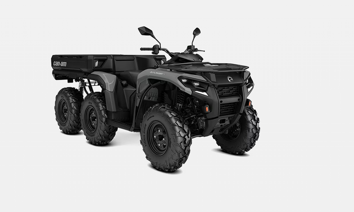 ATV grigio scuro a sei ruote con cassone di carico, su sfondo bianco.