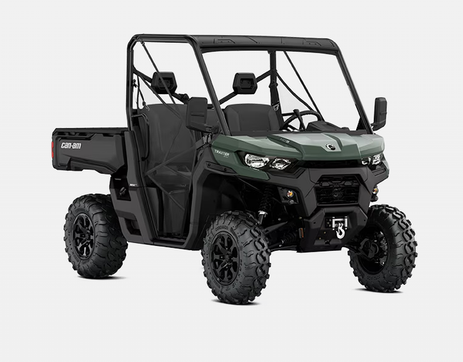 UTV Can-Am Defender verde con ruote e roll-bar neri, su sfondo bianco.
