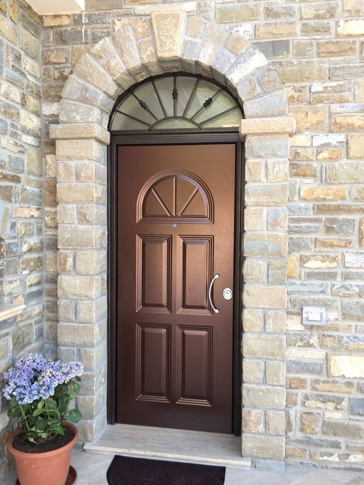 porta di ingresso abitazione elegante