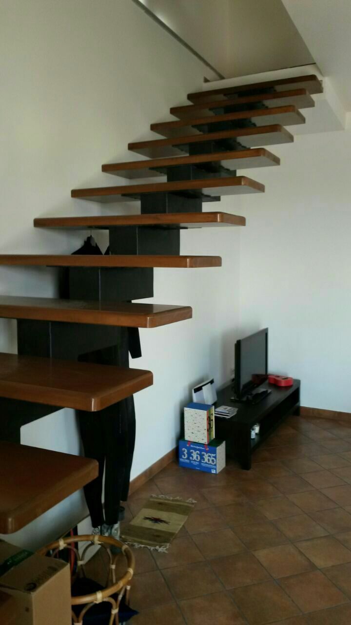 scala interna abitazione in legno