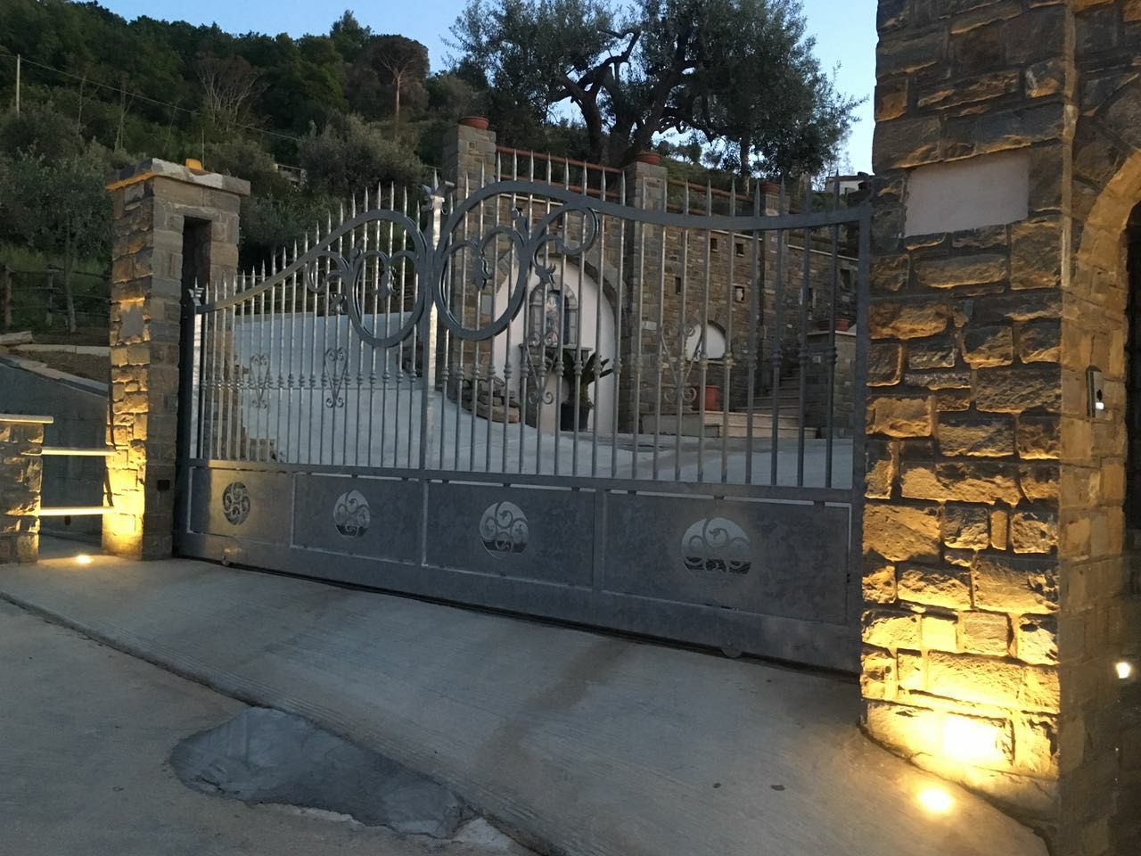 cancello scorrevole realizzato in ferro