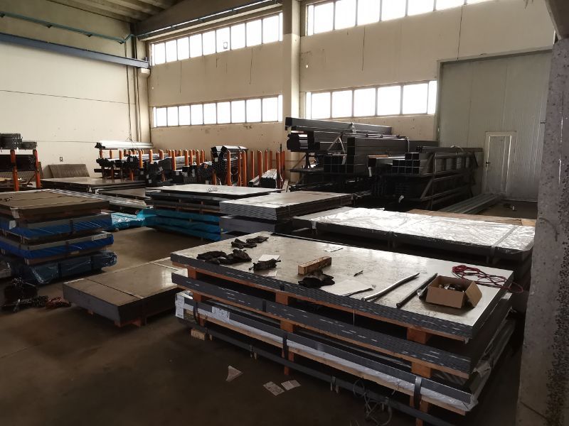 fornitura di lamiere bugnate