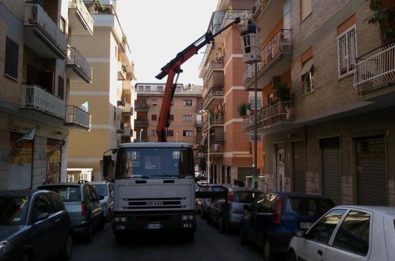 autogrù su strada stretta