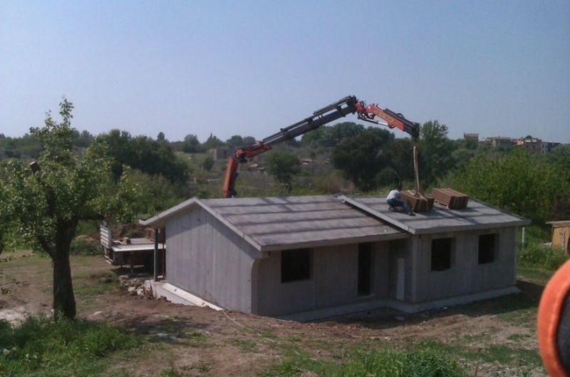 gru sopra un caseggiato