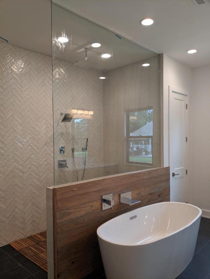 Shower with Bathtub— Baton Rouge, LA — Integrity Glass Works LLC