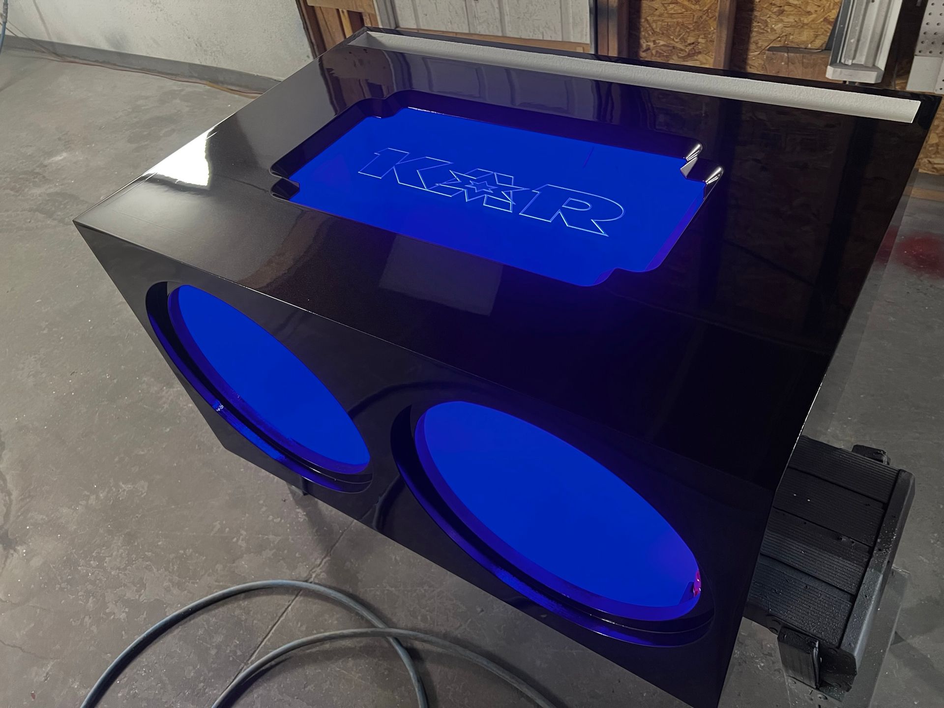 A black box with blue lights and the word corsair on it