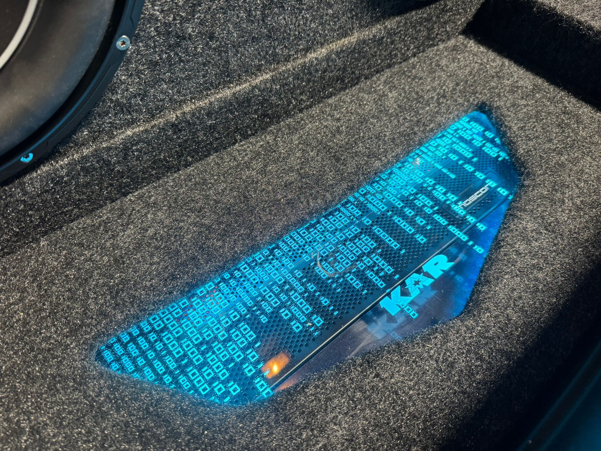 A blue item with the word kar on it