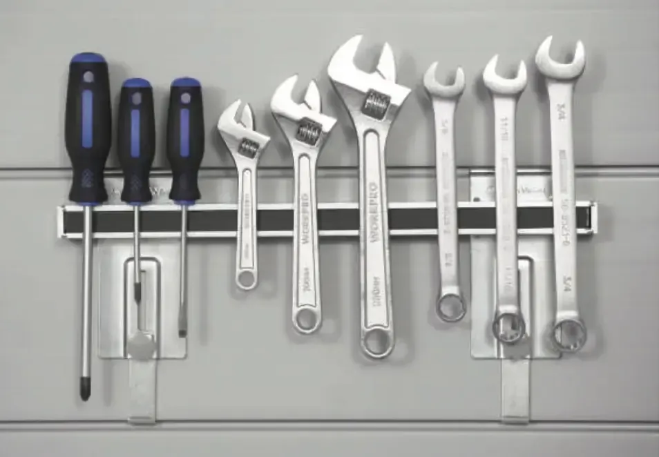 Magnetic tool bar Slatwall Accessory