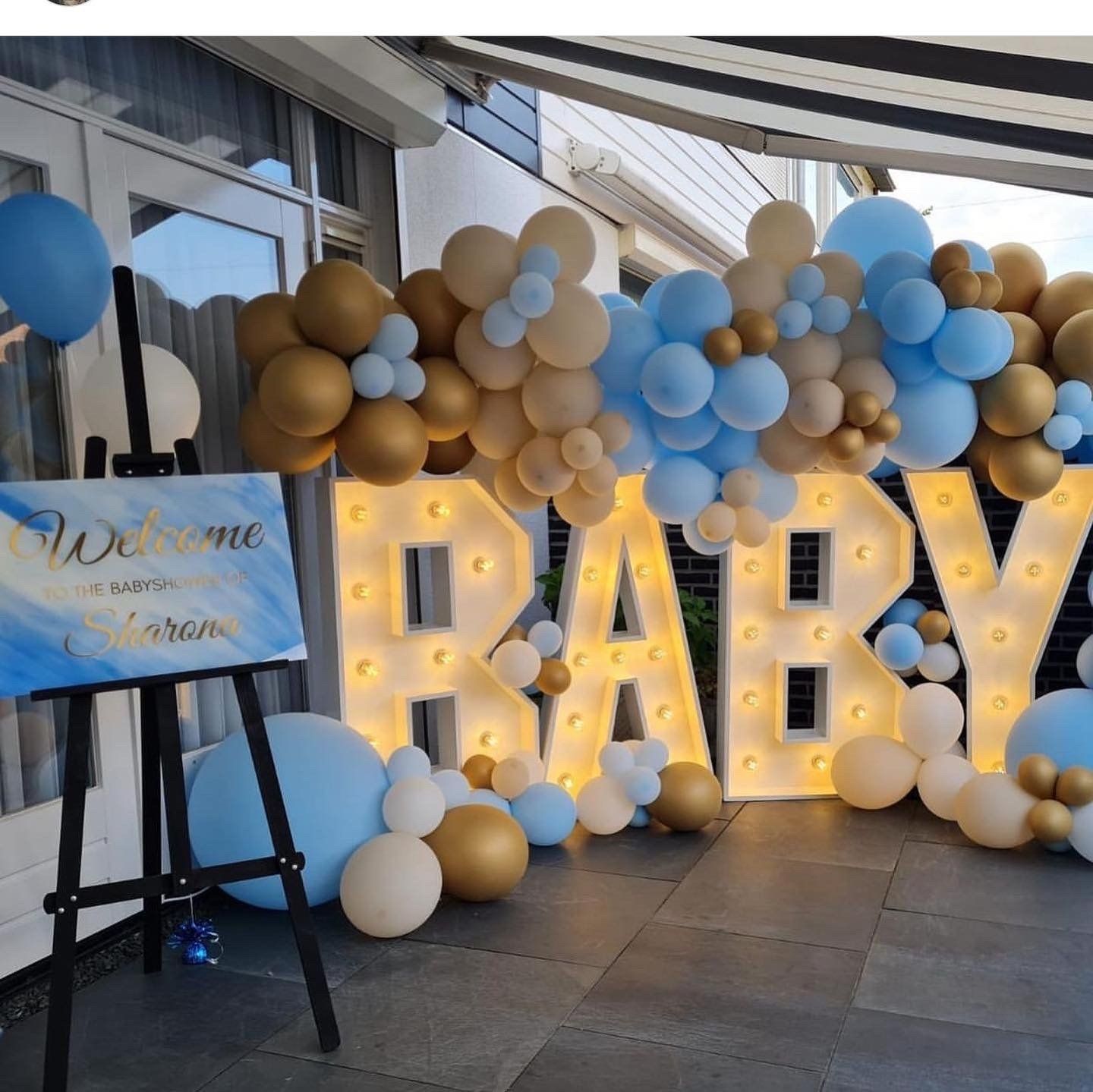 Bezig met het organiseren van een babyshower in Den Bosch of omgeving. Feest bij Keet biedt complete babyshower pakketten aan. Zoals de xl lichtletters baby en een organic ballonnenslinger