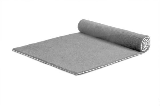 Geen loper in een standaard uitvoering, maar een loper met allure. Sommige gelegenheden vragen om een luxe loper. Speciaal hiervoor adviseren wij onze kwaliteit DALLAS.
Standaard voorzien van een folie laag en rubberen (anti-slip) rug. De kwaliteit DALLAS geeft niet af bij regen. Bovendien zijn deze luxe lopers meerdere malen te gebruiken, zelfs bij intensief gebruik.