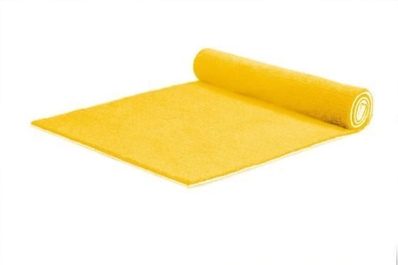 Geen loper in een standaard uitvoering, maar een loper met allure. Sommige gelegenheden vragen om een luxe loper. Speciaal hiervoor adviseren wij onze kwaliteit DALLAS.
Standaard voorzien van een folie laag en rubberen (anti-slip) rug. De kwaliteit DALLAS geeft niet af bij regen. Bovendien zijn deze luxe lopers meerdere malen te gebruiken, zelfs bij intensief gebruik.