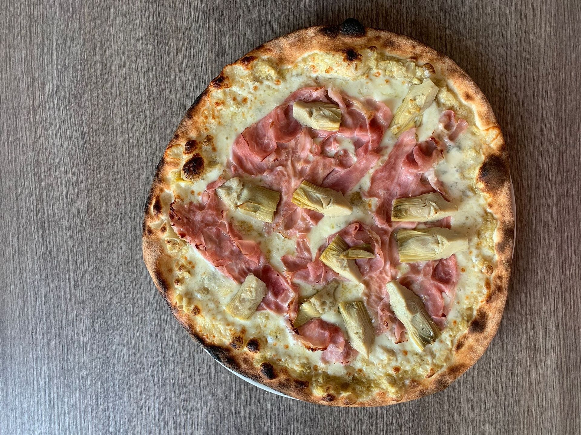 pizza con prosciutto crudo
