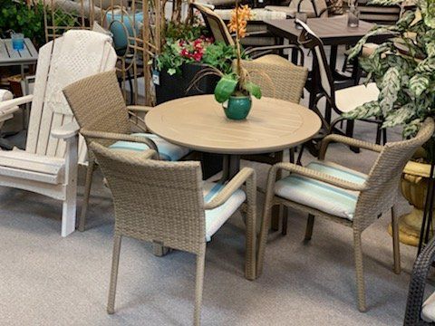 Napa 36 inch Rd Dining