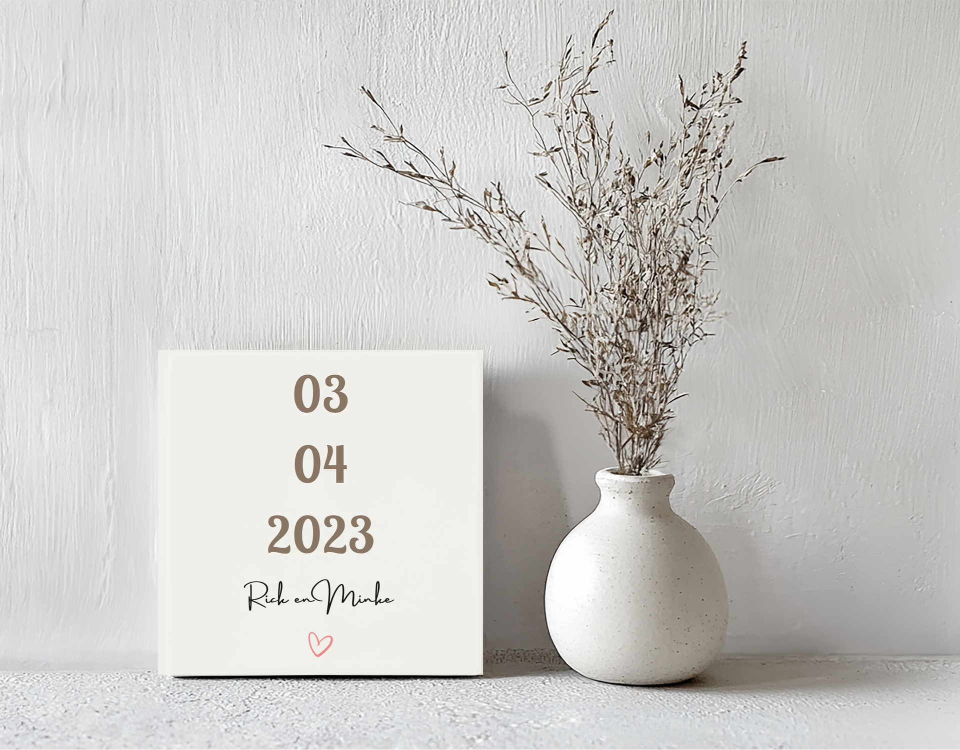 Tegeltje datum boven elkaar