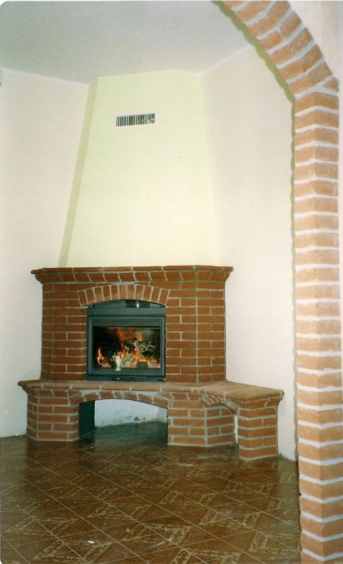 camino in muratura a parete