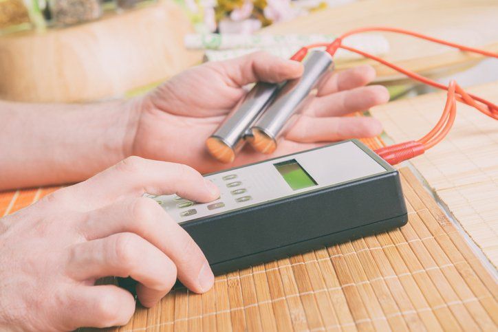 Biofeedback Device Used in Alternative Medicine Electrotherapy | Mermaid Beach, Qld | Dive Chiropractic Centre