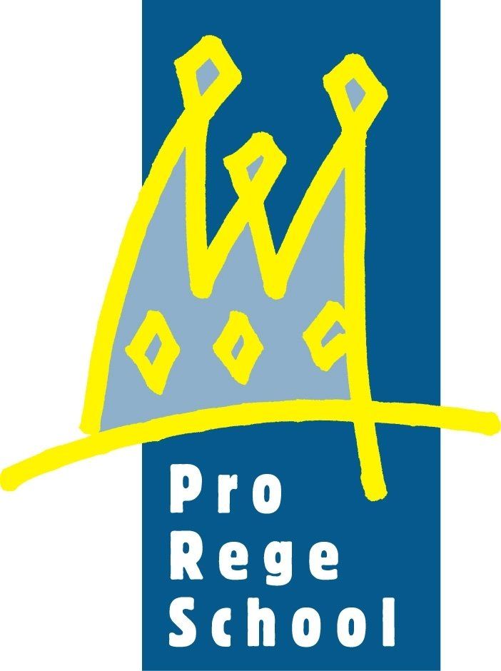 Logo voor Pro Rege School: gele kroon op blauwe rechthoek met de schoolnaam in het wit.