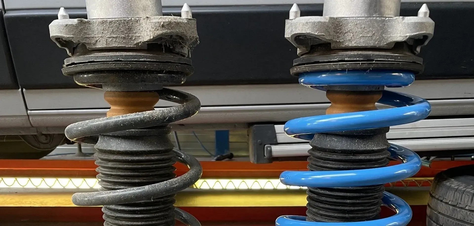 Fiat Ducato camper vóór montage van verhogingsveren op de vooras