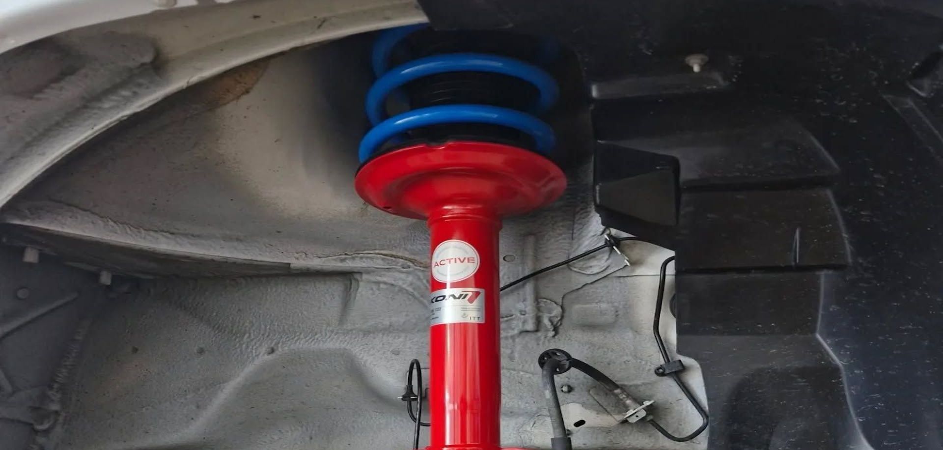 MAD veren met Koni FSD schokdempers op een Fiat Ducato camper