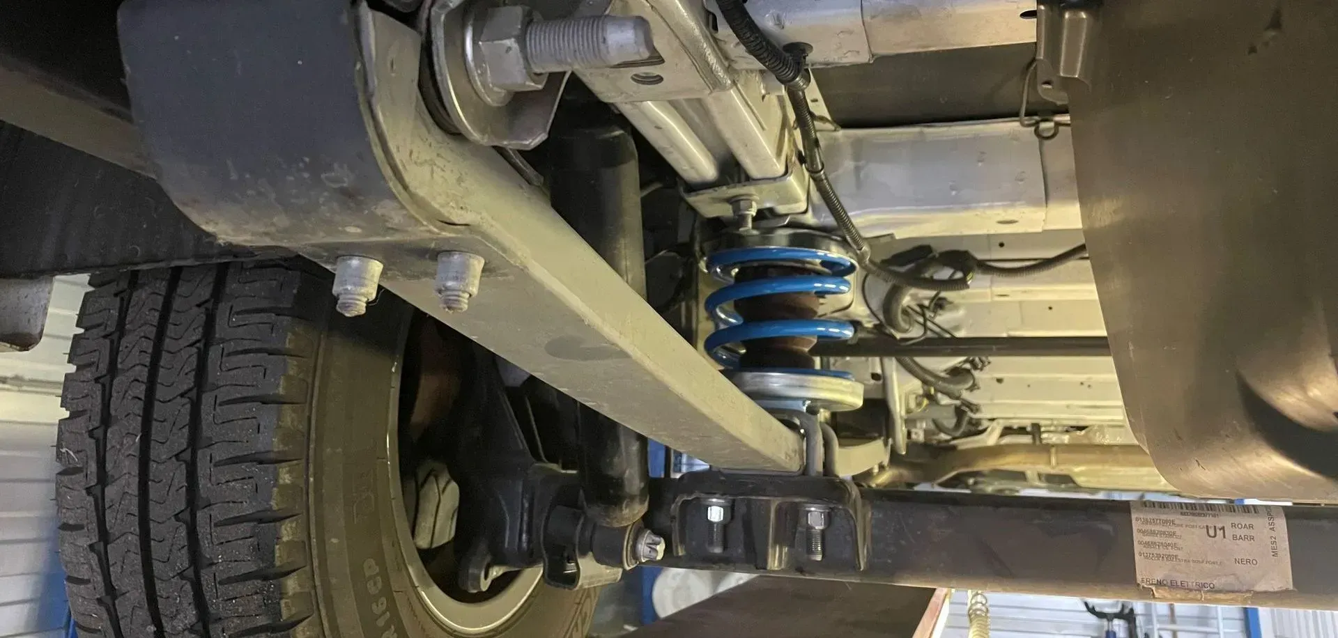 Fiat Ducato camper met gemonteerde MAD hulpveren op de achteras